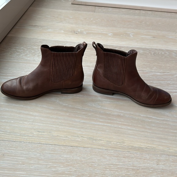 UGG Chelsea boots in classic brown leather - Picture 2 of 12